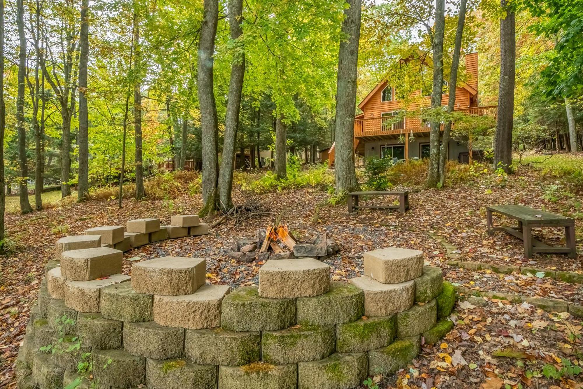Maplewood Cottage McHenry Exterior photo